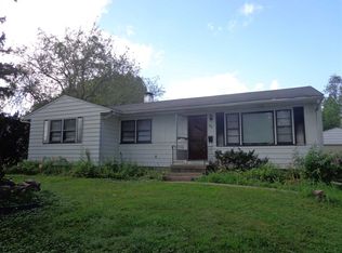 1416 W 38th Pl, Davenport, IA 52806