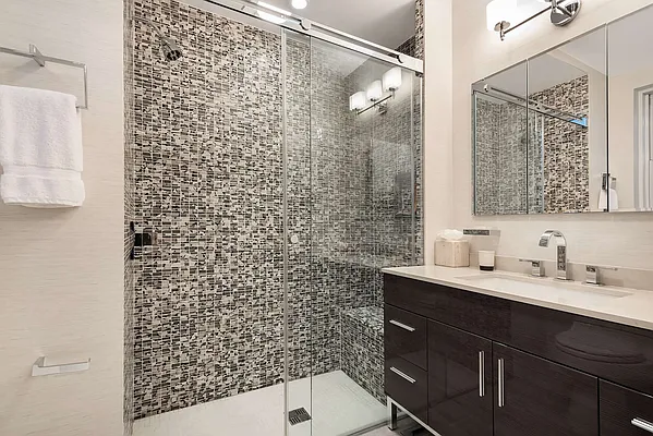 Sold by Warburg | media 8