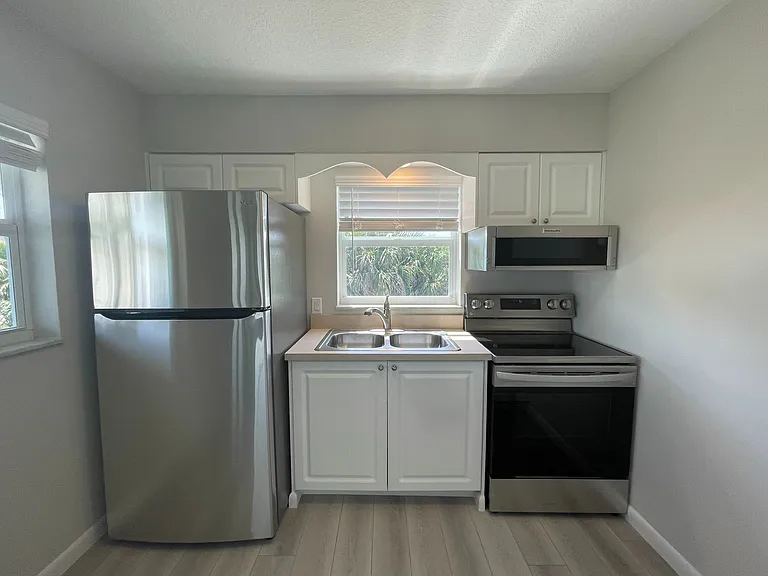 661 Hernando St — Photo 28