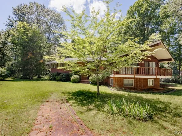 3925 Woodsdale Dr, Alberta, VA 23821