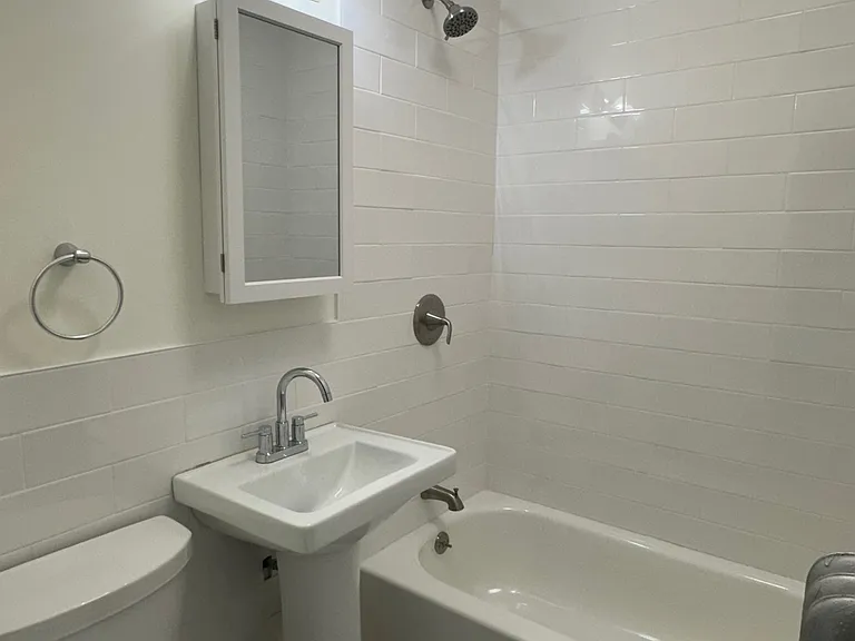 7225 N Wolcott Ave — Photo 2