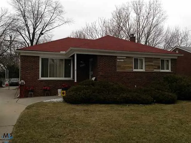 22190 Sussex St photo 1