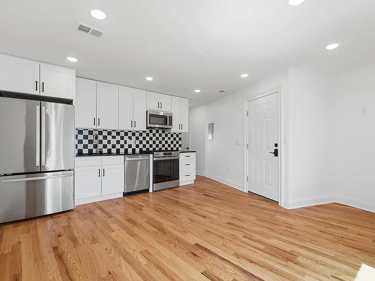 14 W 49th St #2 — Photo 5