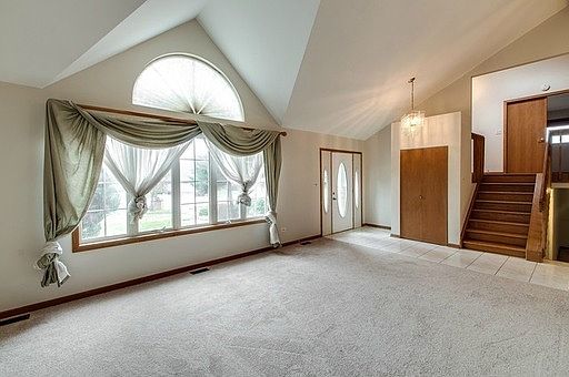 3rd image of 371 Diane Ln