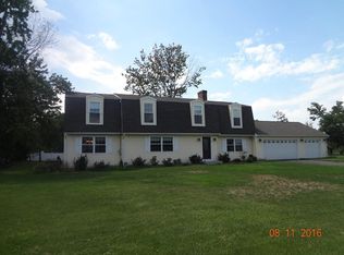 3 Scenic Dr, Wilbraham, MA 01095