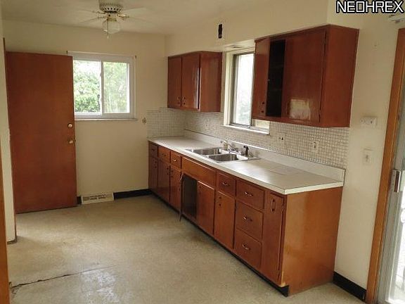 5th image of 5865 White Pine Dr