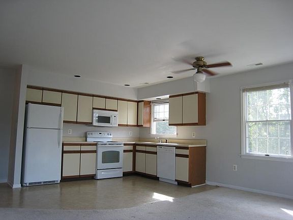 3rd image of 393 Boyden Ave #C0006-6