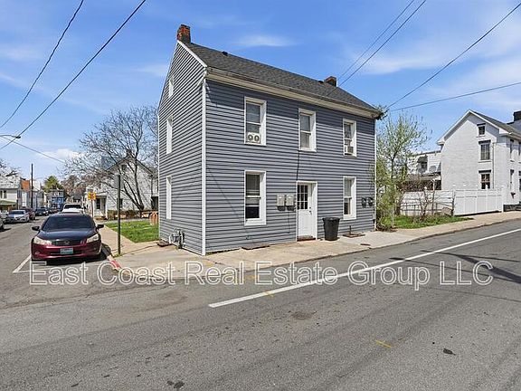 3rd image of 327 N Mulberry St