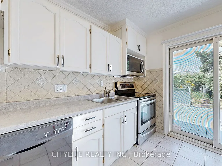 516 Monteith Ave — Photo 9