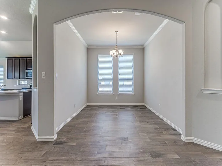 258 Churchill Dr — Photo 4