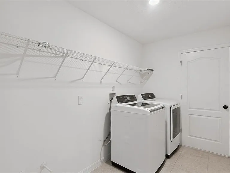 756 Steerview St — Photo 29