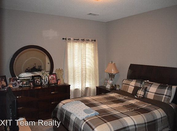 4th image of 626 Red Oak Ln