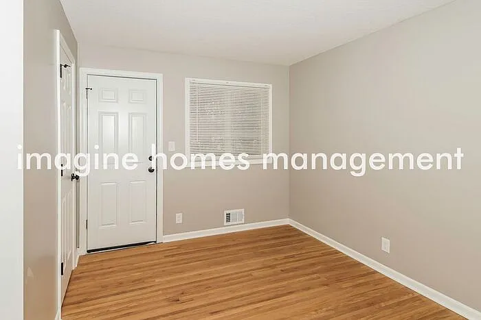 100 Crystal Lake Rd W — Photo 13