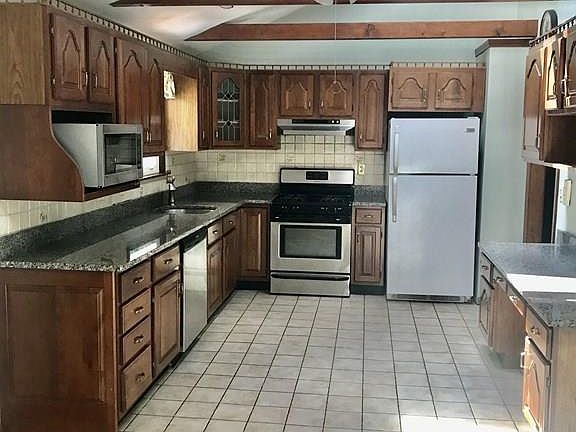 4th image of 5 Alden Ave W