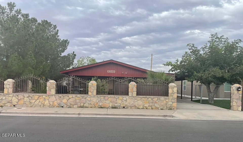 3 bed, 2.0 bath, 1352 sqft, $1,650 — Photo 1