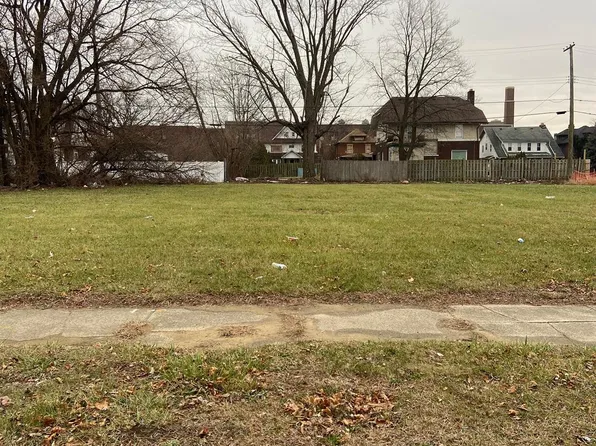 52 Beresford St, Highland Park, MI 48203