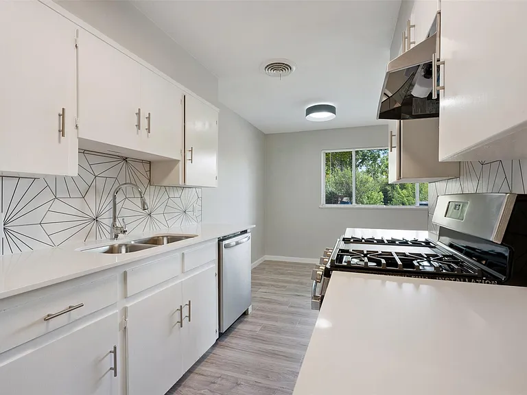 1513 Braes Ridge Dr #B — Photo 14