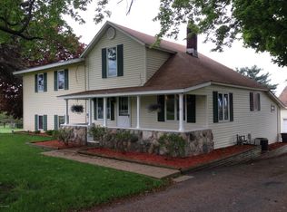 446 135th Ave, Wayland, MI 49348