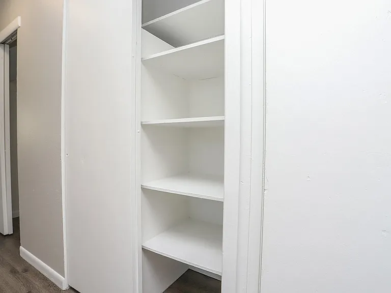 21 Logan — Photo 12