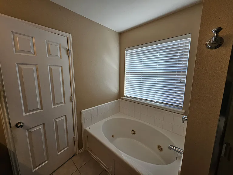 3235 Guadaloupe — Photo 22