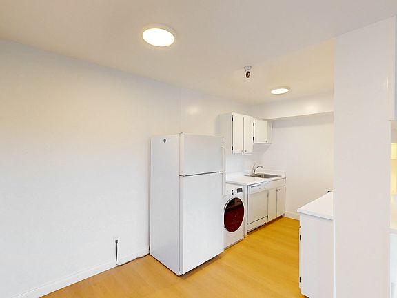 4th image of 2033 Castro St #11A