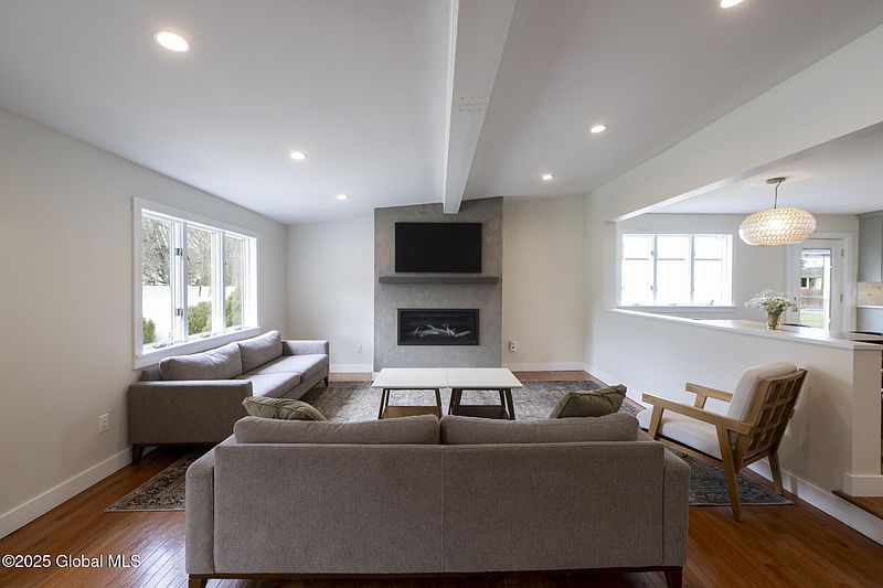3rd image of 10 Hathorn Street