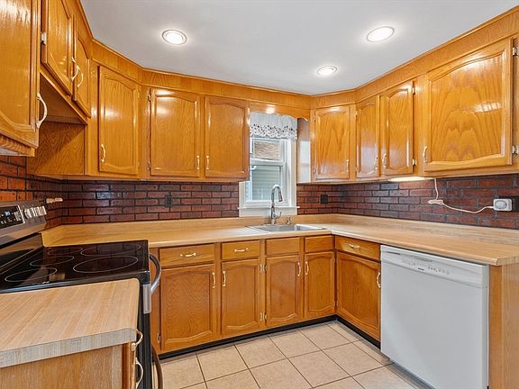 3rd image of 156 Gershom Ave