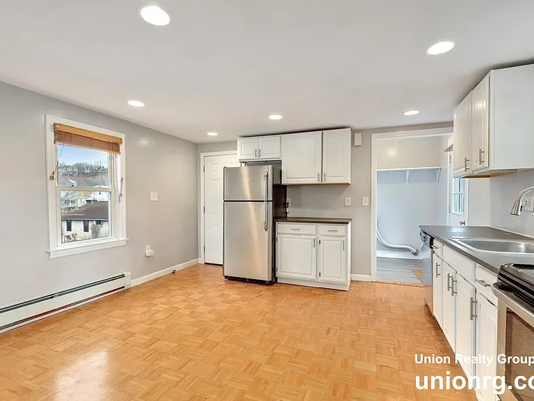 285 Park St #2 — Photo 5