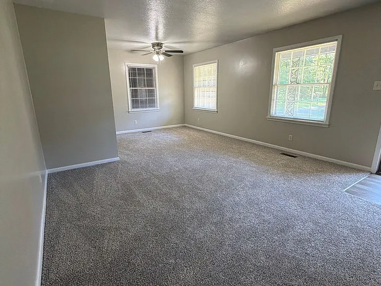 3575 Hudson St — Photo 3
