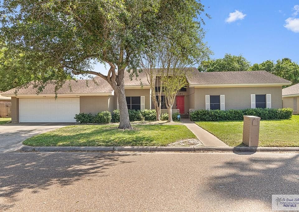 1st image of 121 Regency Ct