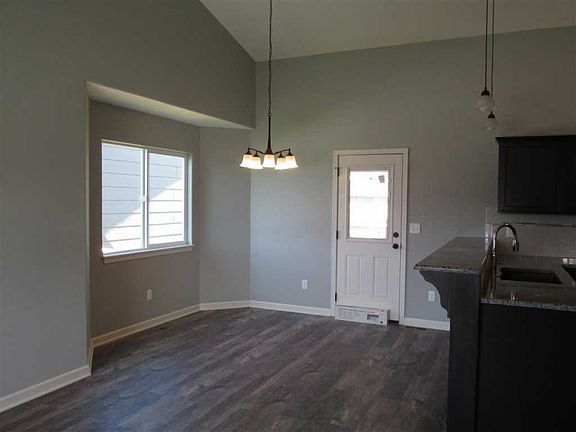 3rd image of 5323 N Rock Spring St
