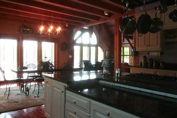 1st image of 915 Kingsway Cir