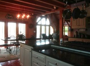 915 Kingsway Cir, Howard, OH 43028