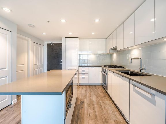 2nd image of 2388 Madison Ave #907
