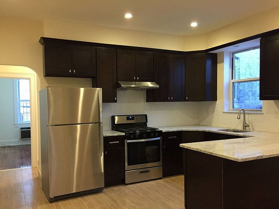 1st image of 2558 44th St #2