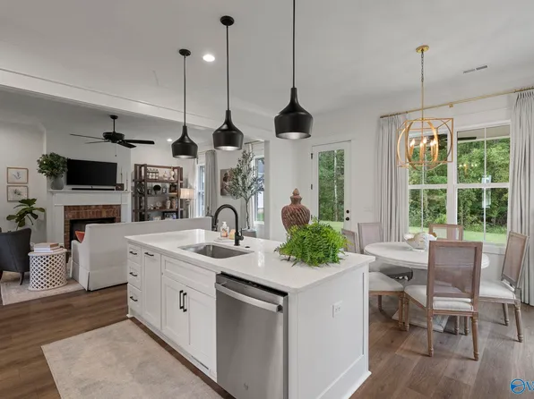 6212 Pembrook Pond Pl, Owens X Rds, AL 35763