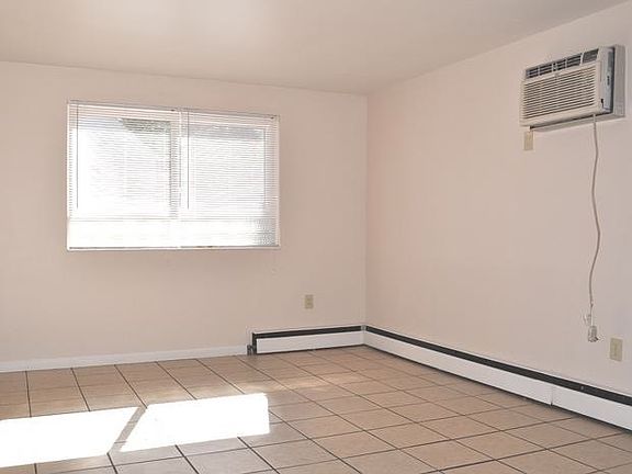 2nd image of 846 Youngs Ln APT 1