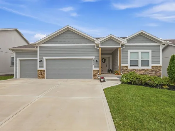 18109 Haskins St, Overland Park, KS 66013
