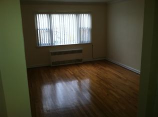 7103 73rd St, Glendale, NY 11385