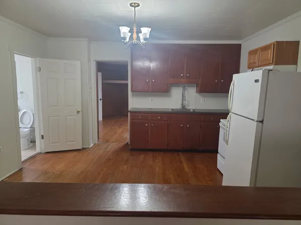 730 York St APT 1, Hanover, PA 17331