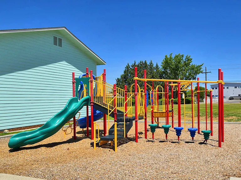 Meridian Park Apartments — Photo 16