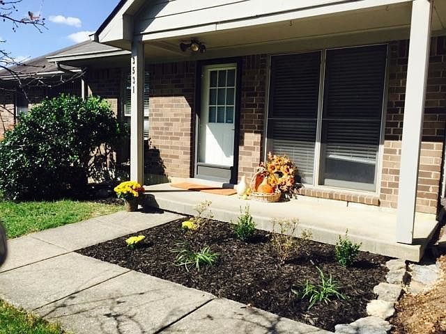 Front of Duplex. This unit is the right side.