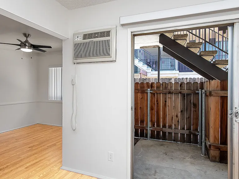 132 N Sinclair Ave — Photo 8