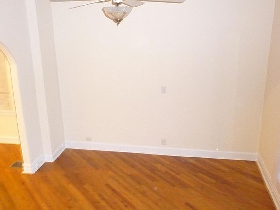 5th image of 2122 N Winchester Ave APT 1R