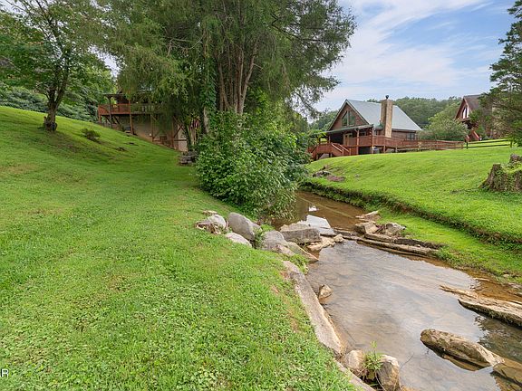 2nd image of 1915 Leatherwood Ln