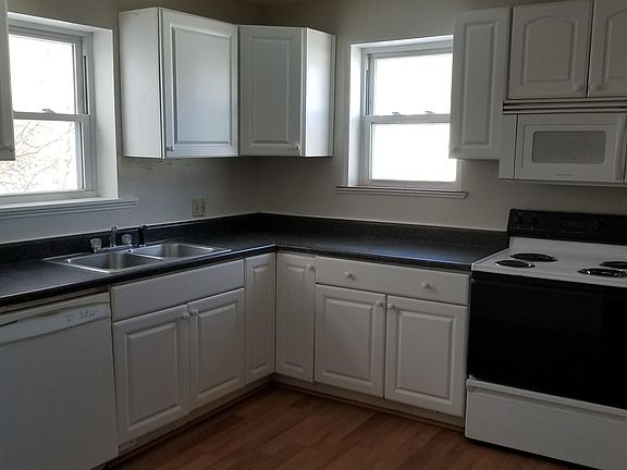 2nd image of 26 Chamberlin St #1