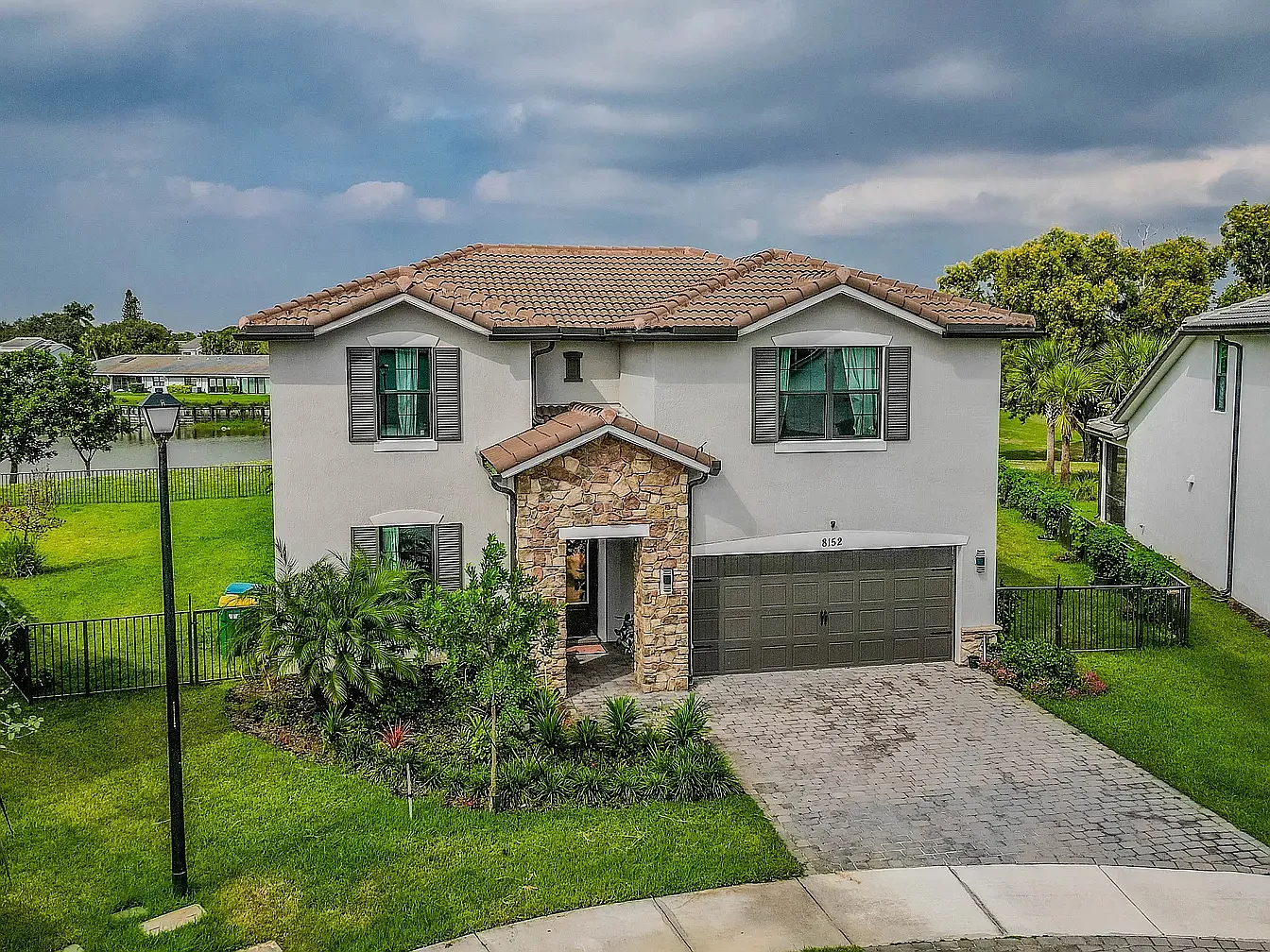 5 bed, 2860 sqft, $6,900 — Photo 1