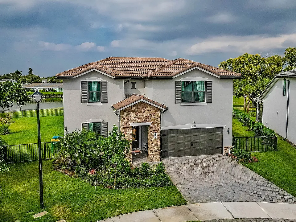 8152 NW 78th St