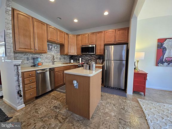 5th image of 135 Pittman Ct