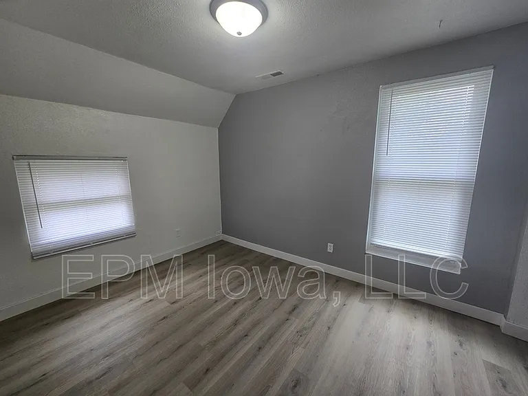 1527 4th Ave SE — Photo 18